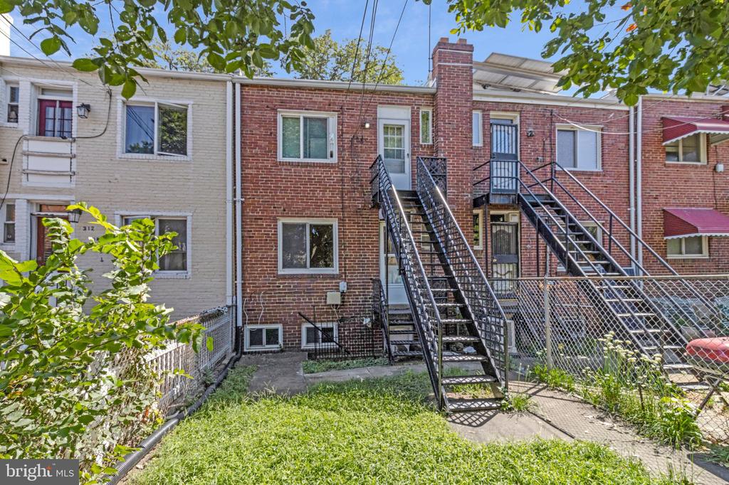 310 19TH STREET NE
