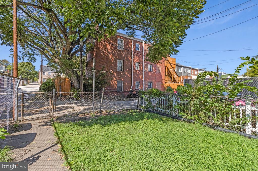 310 19TH STREET NE