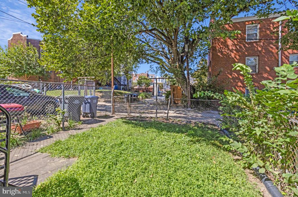 310 19TH STREET NE