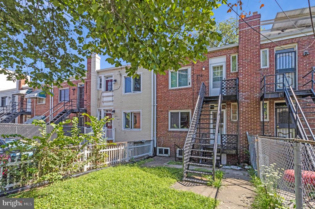 310 19TH STREET NE