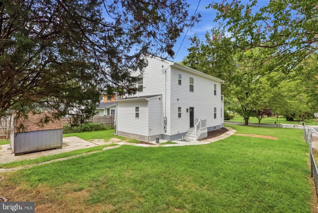 3127 G STREET SE