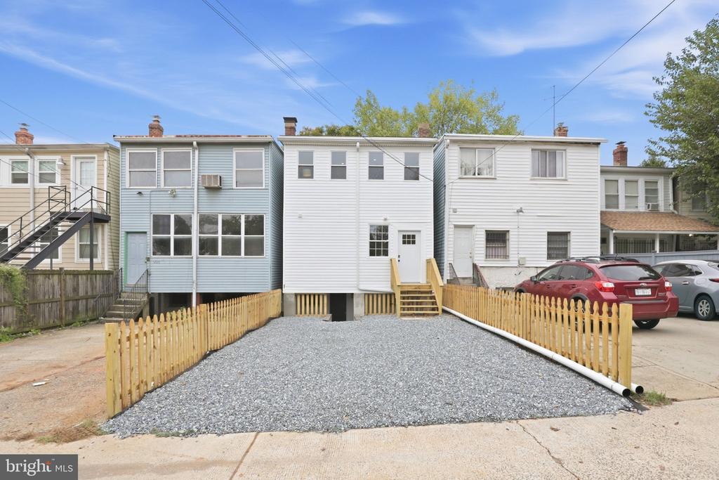 5725 13TH STREET NW