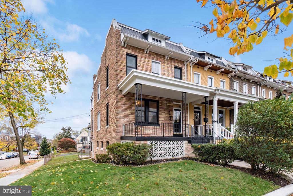 900 MADISON STREET NW Unit: B