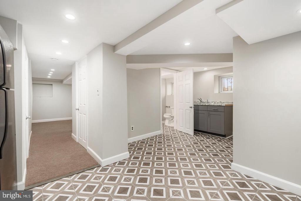 900 MADISON STREET NW Unit: B