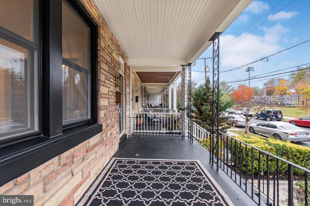 900 MADISON STREET NW Unit: B
