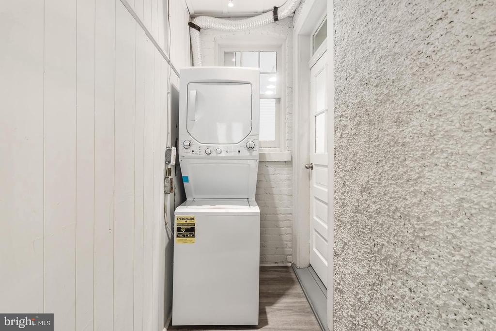 900 MADISON STREET NW Unit: B