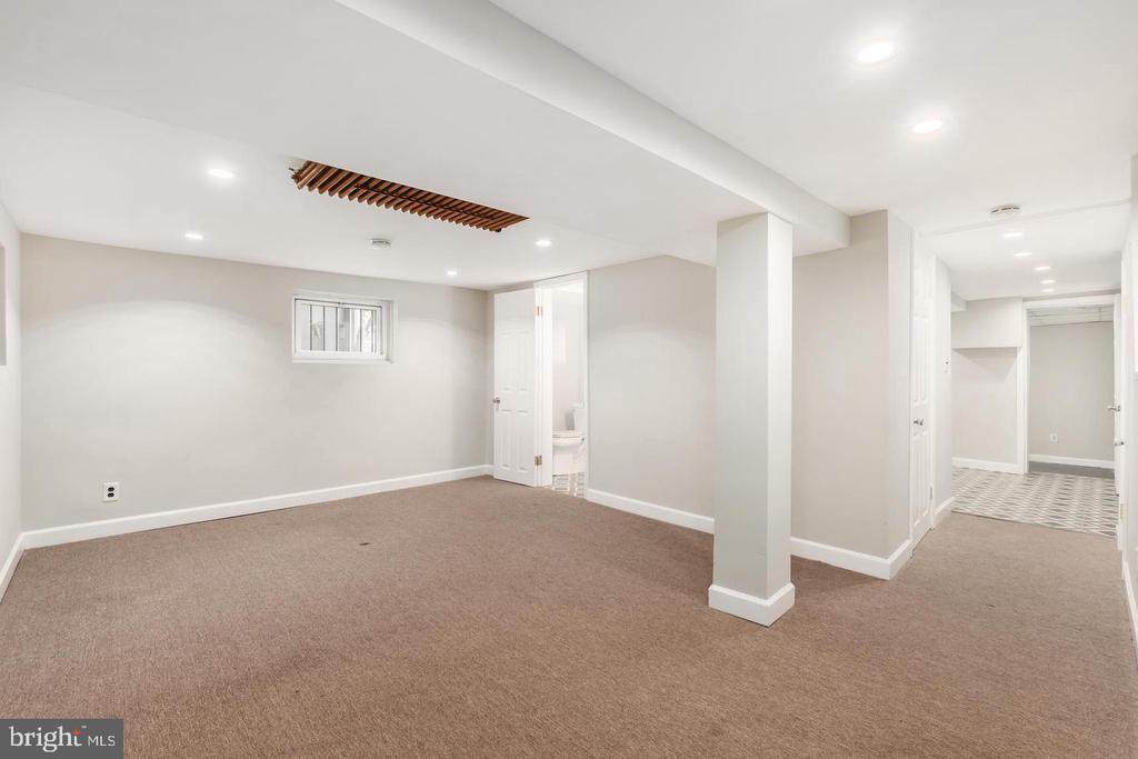 900 MADISON STREET NW Unit: B