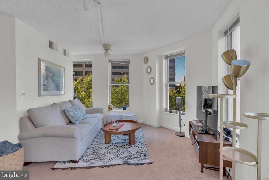 601 PENNSYLVANIA AVENUE NW Unit: 504