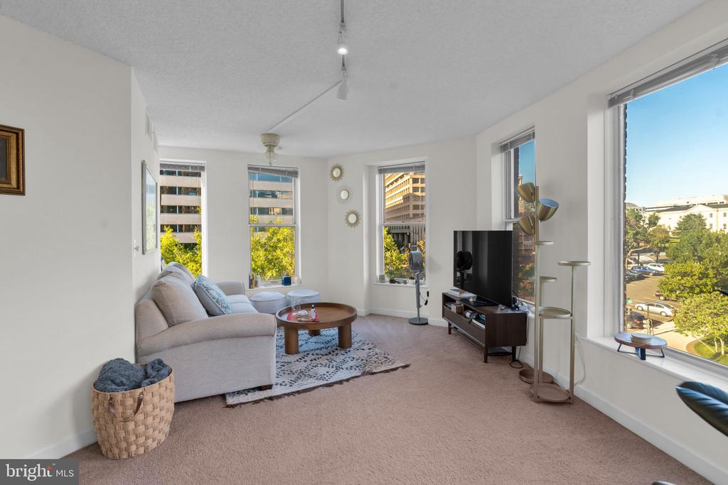 601 PENNSYLVANIA AVENUE NW Unit: 504
