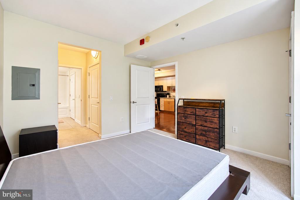 475 K STREET NW Unit: 429