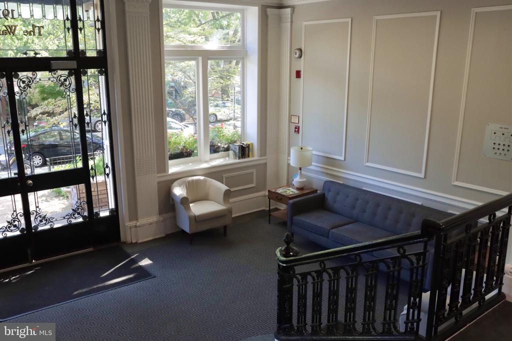 1916 17TH STREET NW Unit: 208