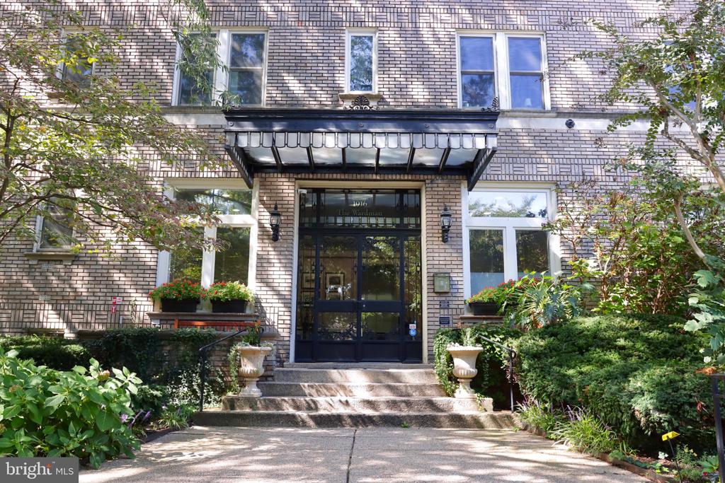 1916 17TH STREET NW Unit: 208