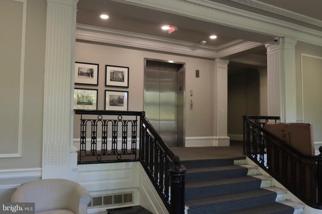 1916 17TH STREET NW Unit: 208