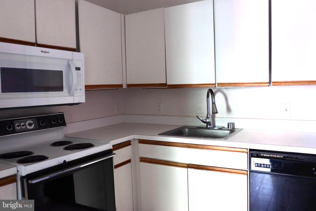 1916 17TH STREET NW Unit: 208
