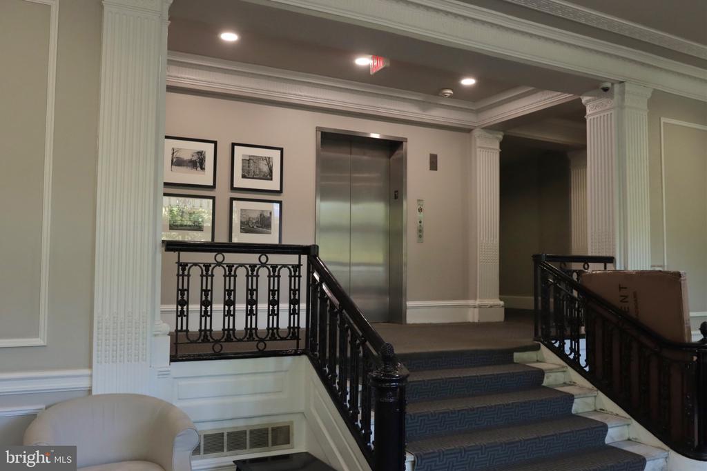 1916 17TH STREET NW Unit: 208