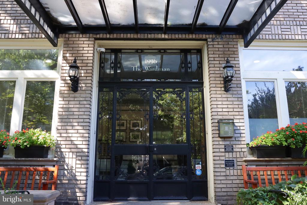 1916 17TH STREET NW Unit: 208