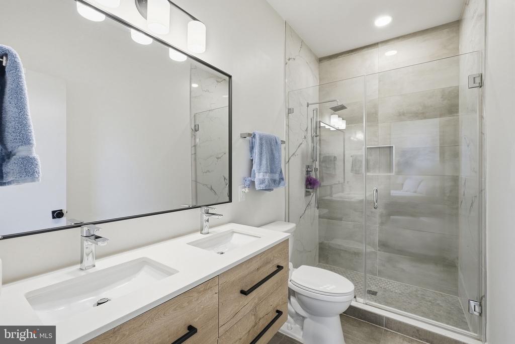 2001 I STREET NE Unit: 10