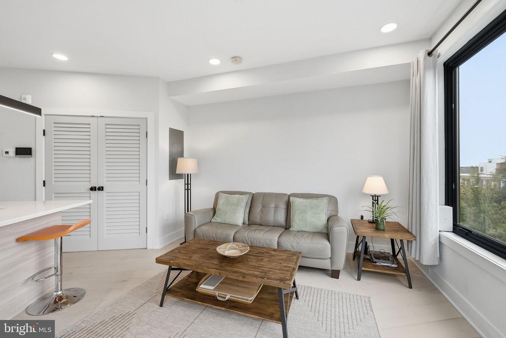 2001 I STREET NE Unit: 10