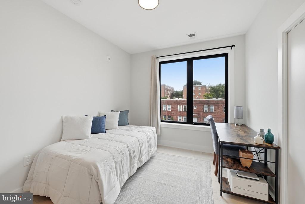 2001 I STREET NE Unit: 10