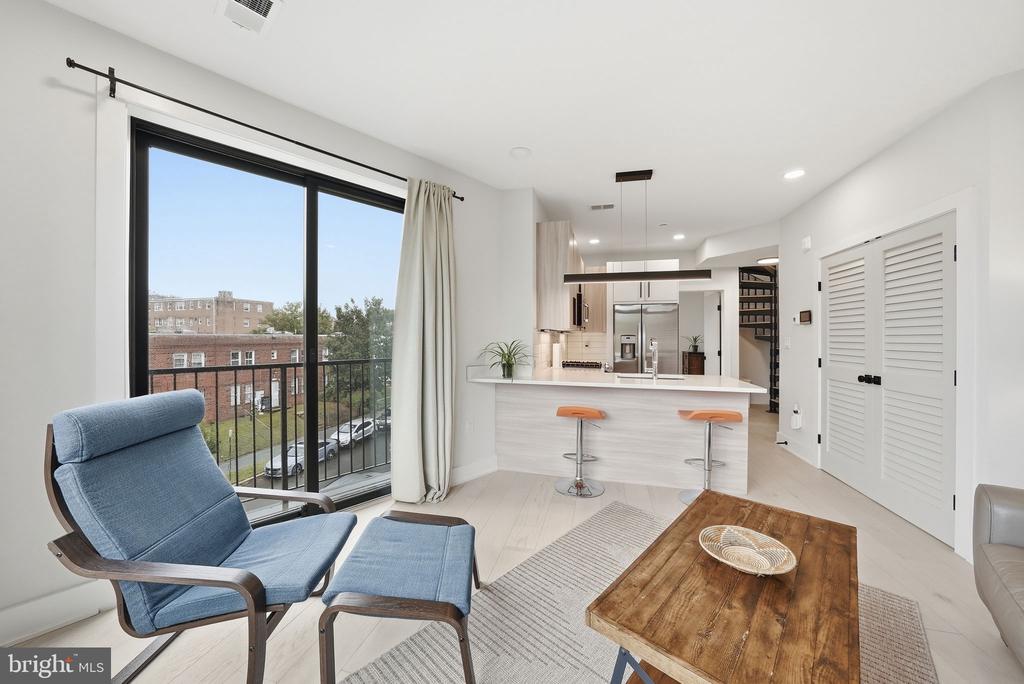2001 I STREET NE Unit: 10