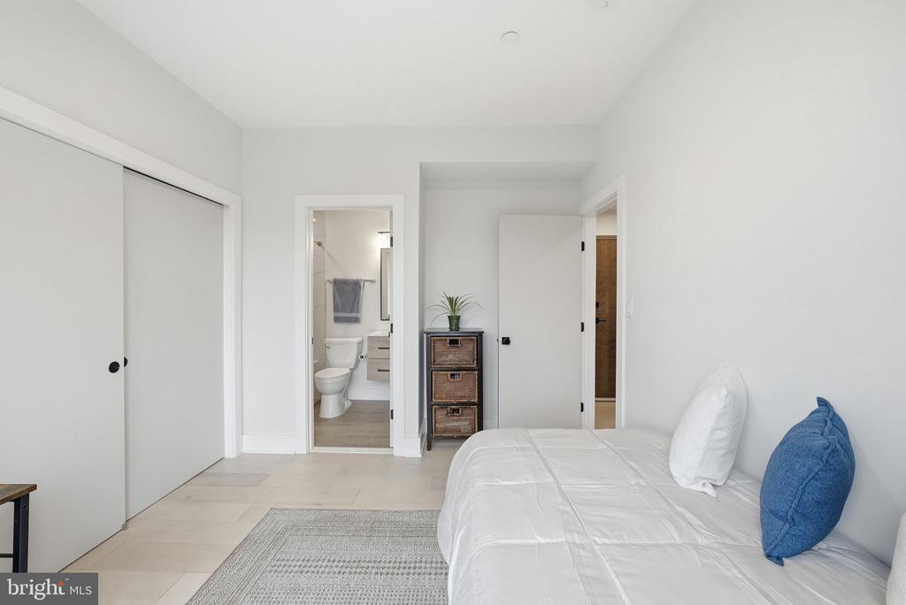 2001 I STREET NE Unit: 10