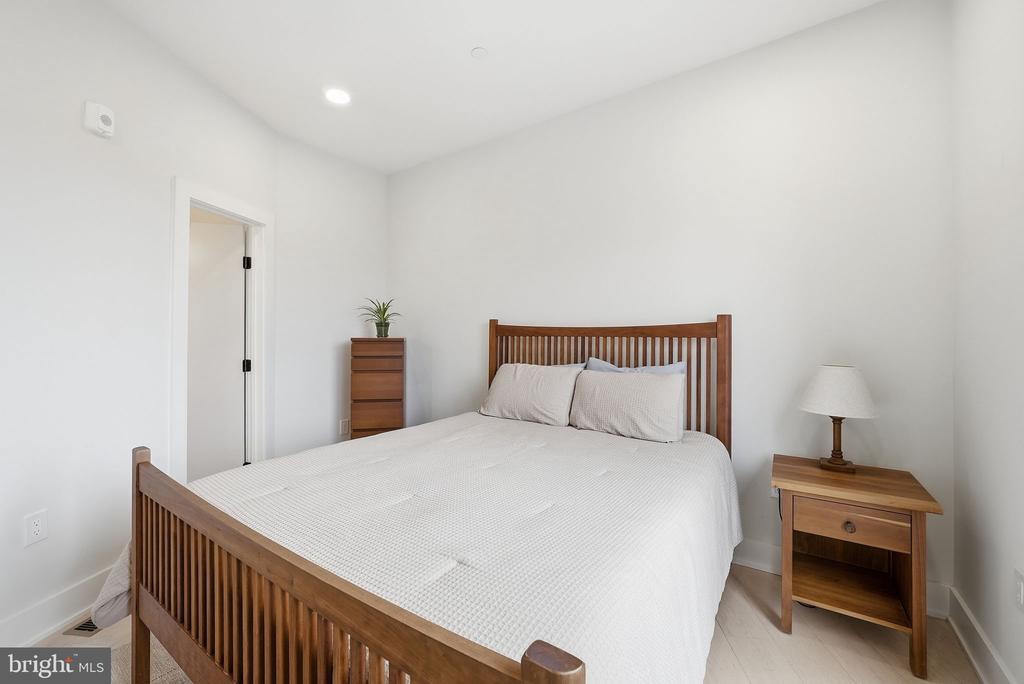 2001 I STREET NE Unit: 10