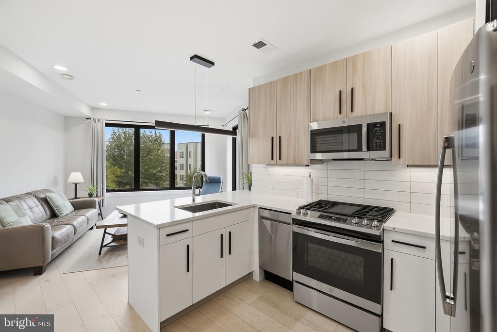 2001 I STREET NE Unit: 10
