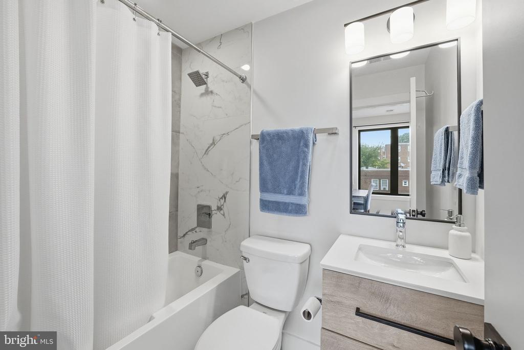 2001 I STREET NE Unit: 10