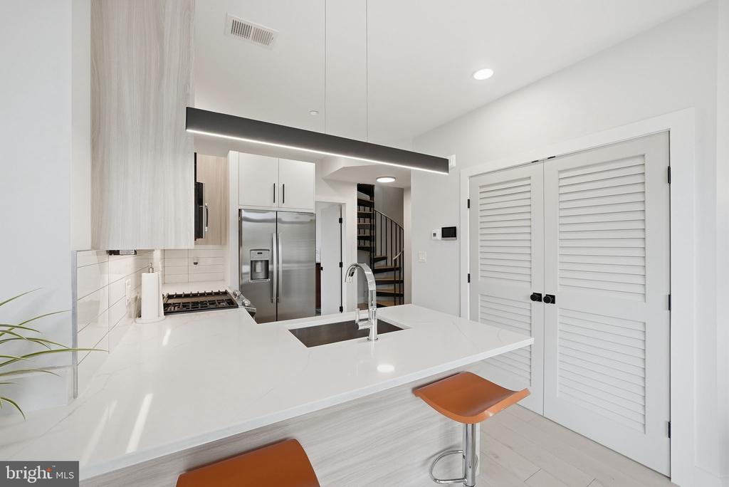 2001 I STREET NE Unit: 10