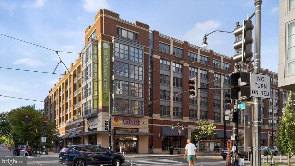 2001 I STREET NE Unit: 10