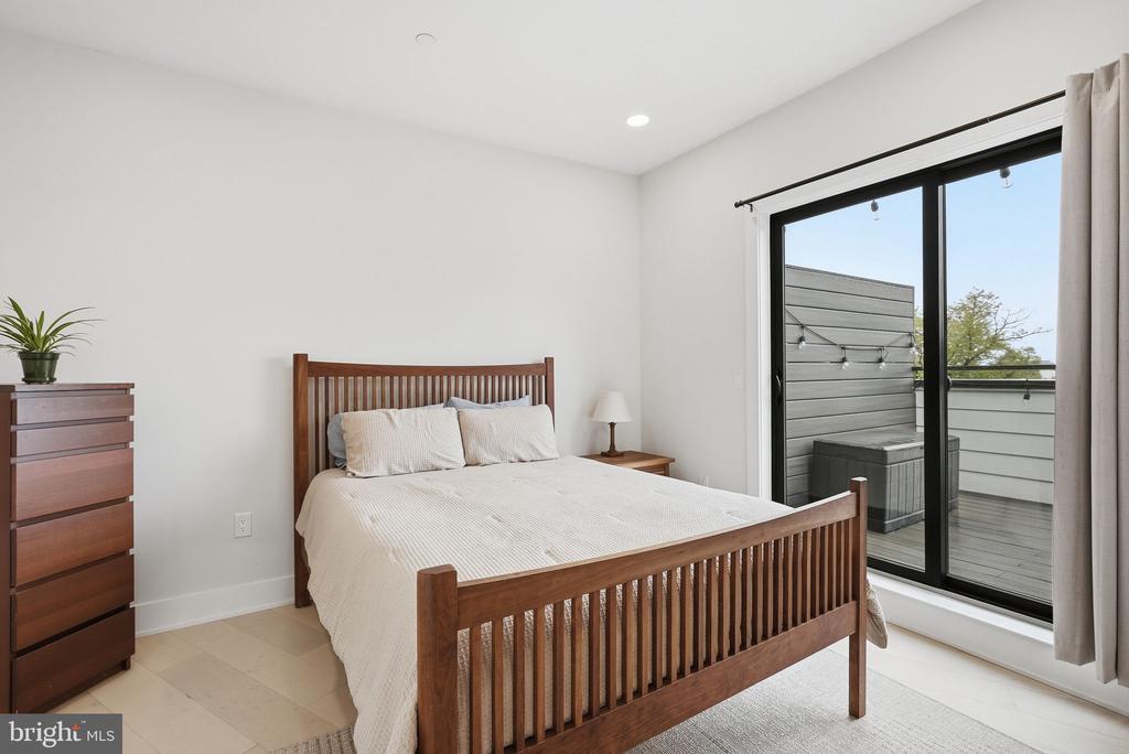 2001 I STREET NE Unit: 10