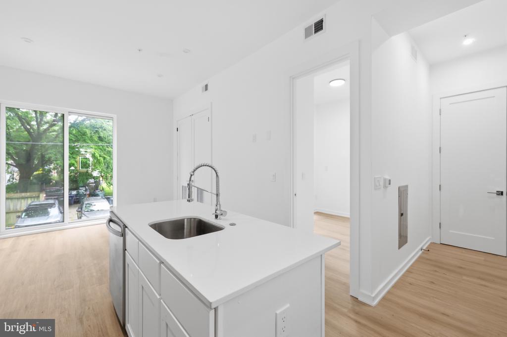710 KENNEDY STREET NW Unit: 10