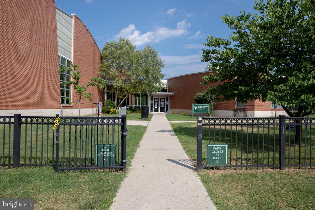 3935 9TH STREET NE Unit: 3
