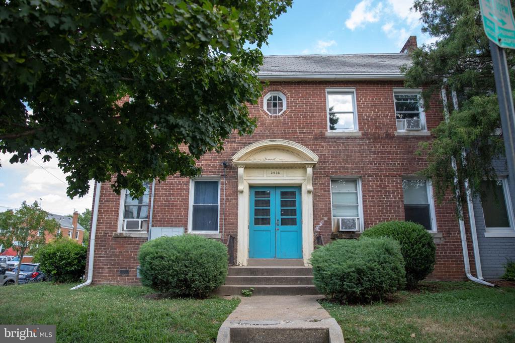 3935 9TH STREET NE Unit: 3