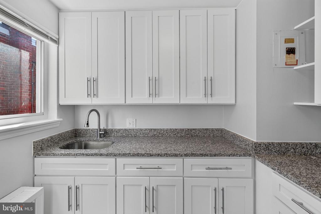 206 WEBSTER STREET NE Unit: 2