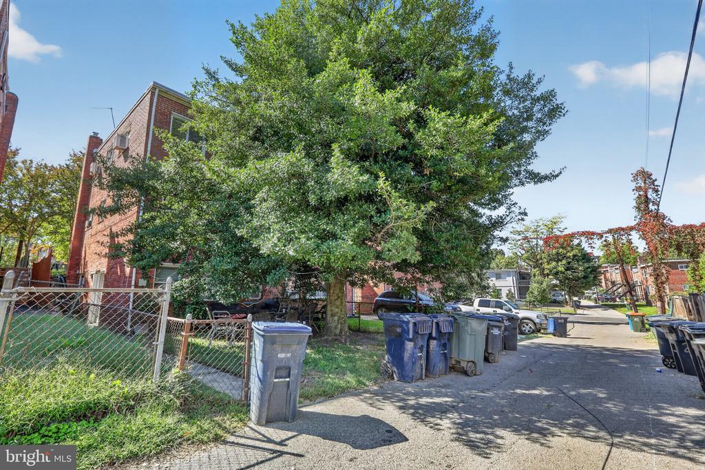 206 WEBSTER STREET NE Unit: 2