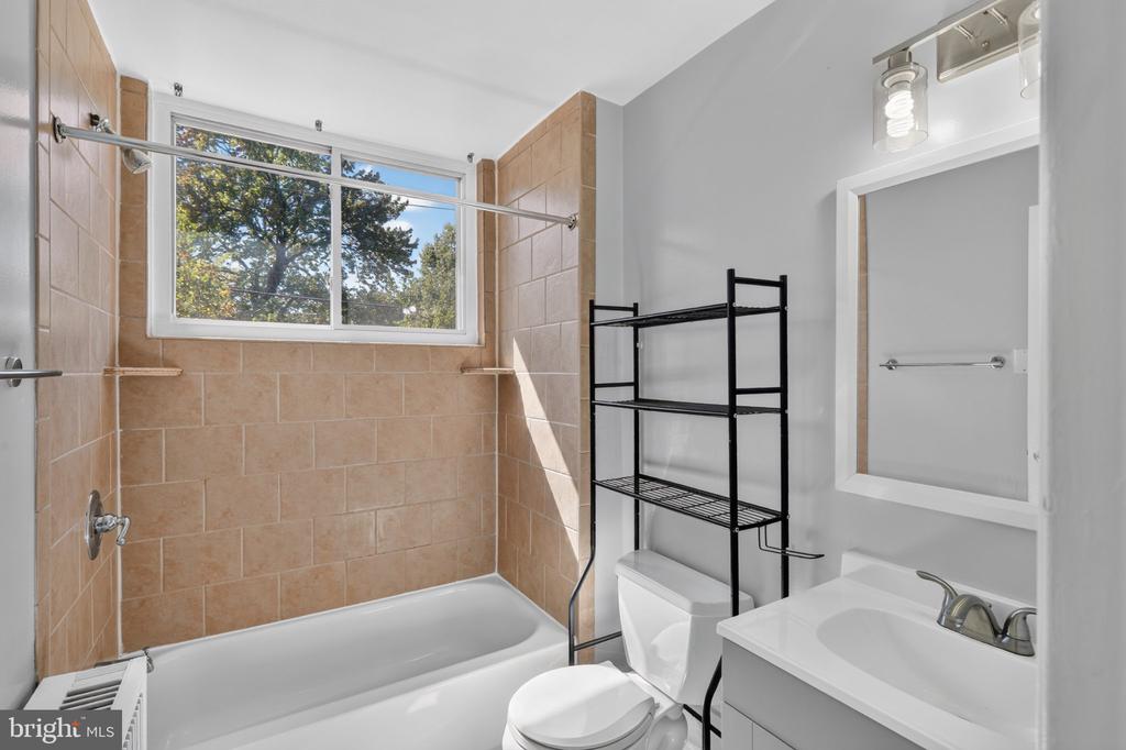 206 WEBSTER STREET NE Unit: 2