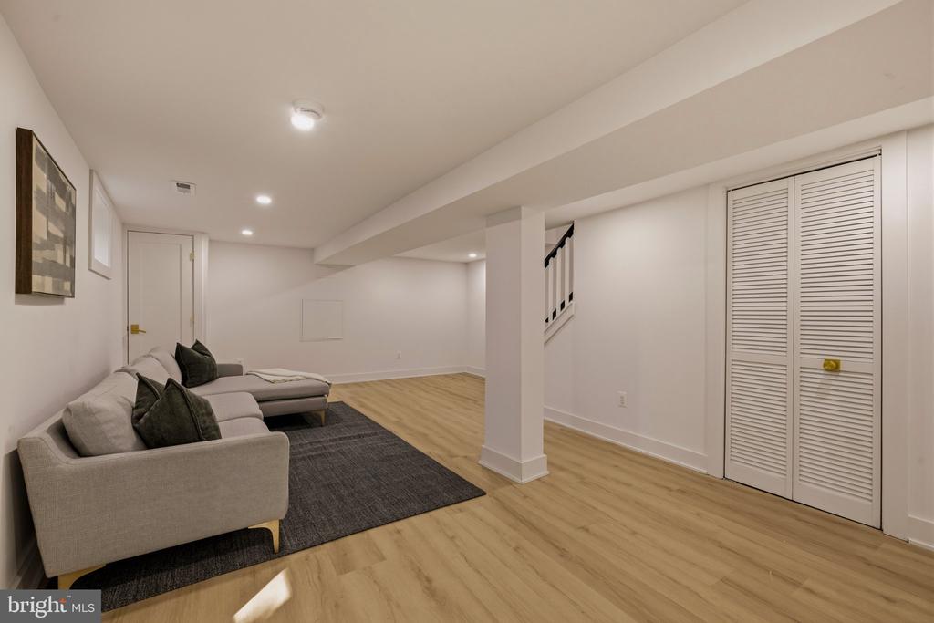 158 W STREET NW