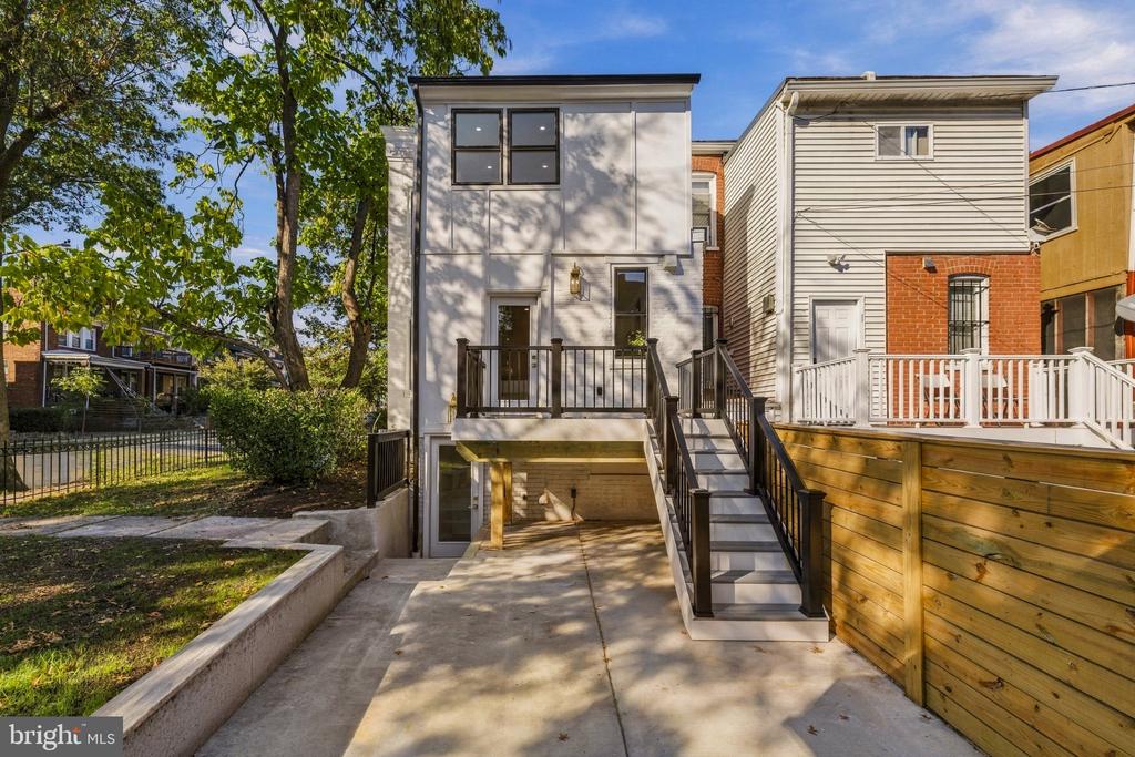 158 W STREET NW
