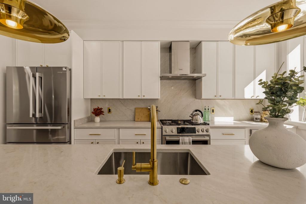 158 W STREET NW