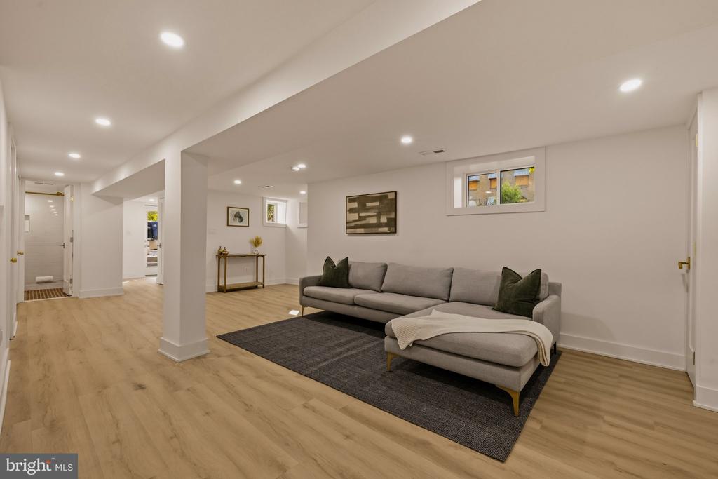 158 W STREET NW