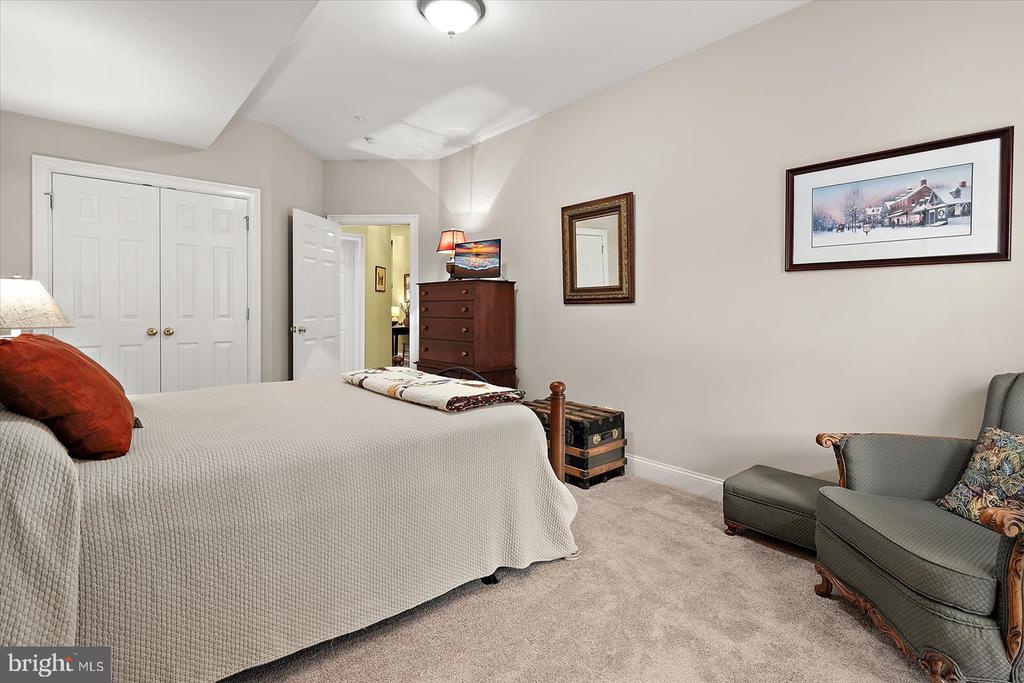 5 METZ WAY 19