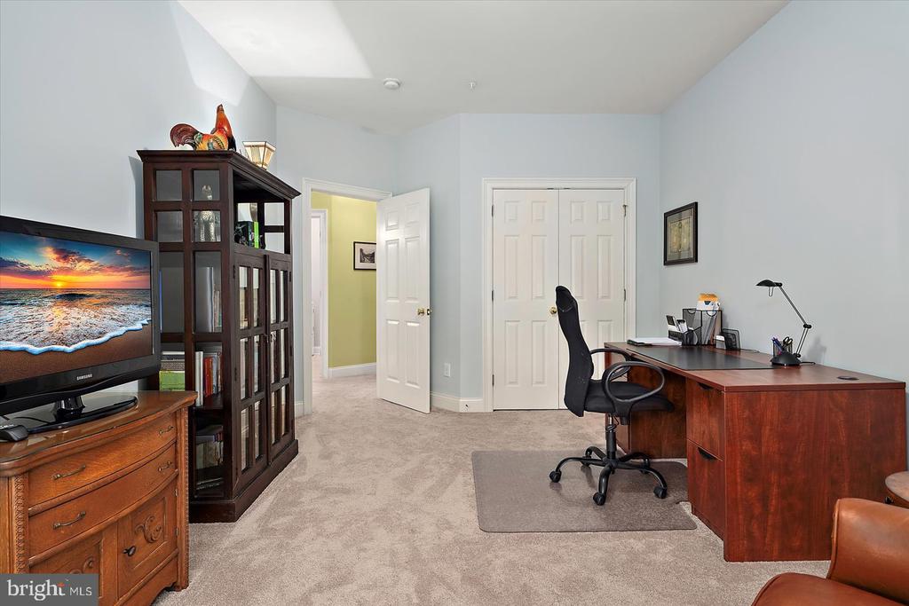 5 METZ WAY 19