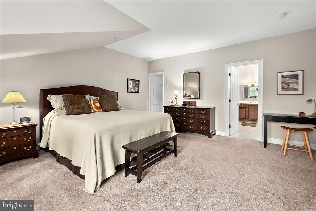 5 METZ WAY 19