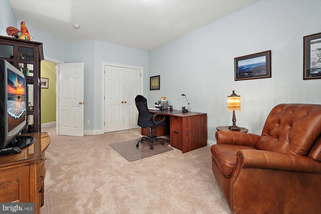 5 METZ WAY 19