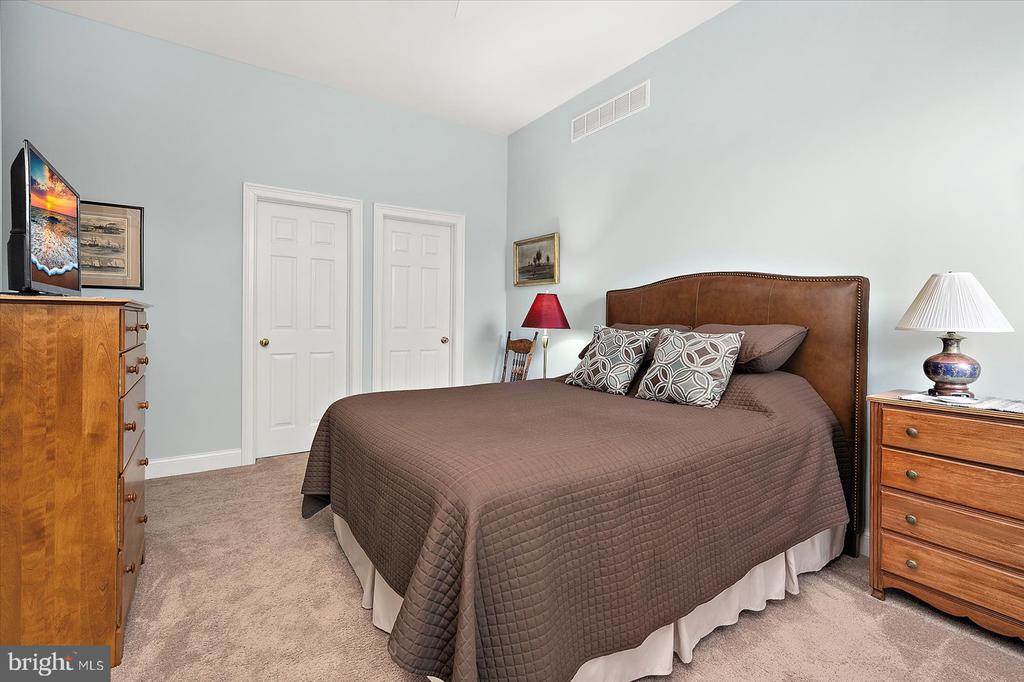 5 METZ WAY 19