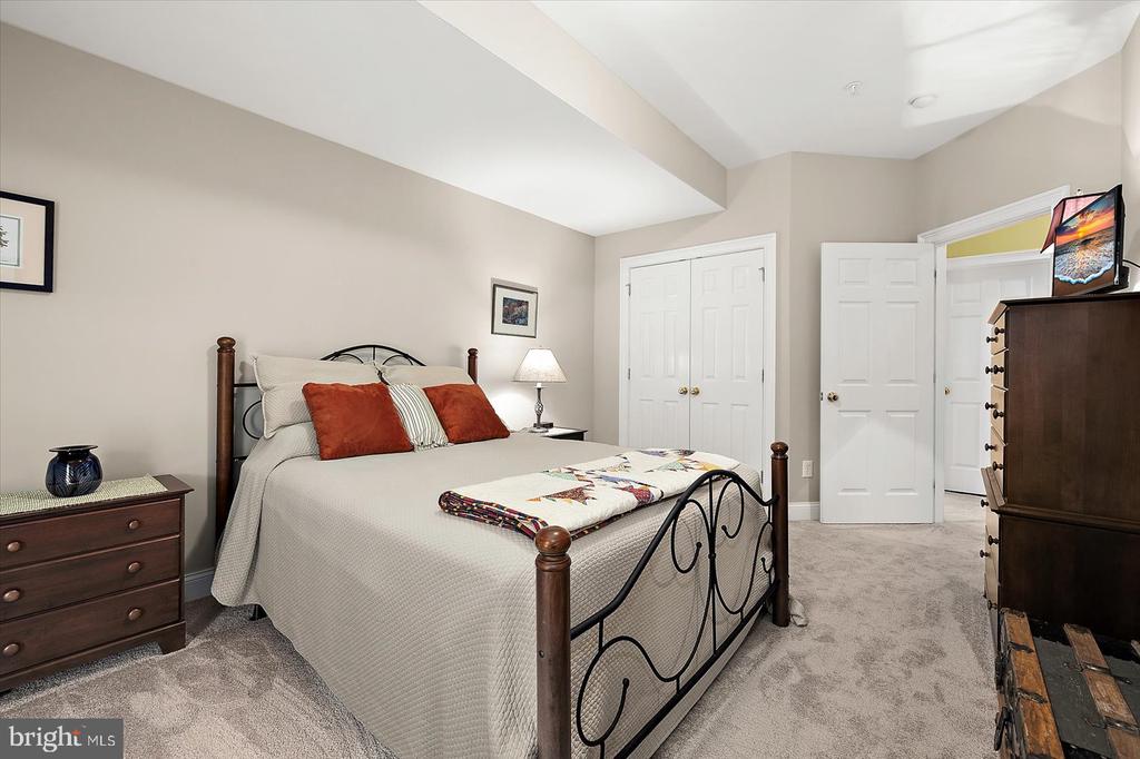 5 METZ WAY 19