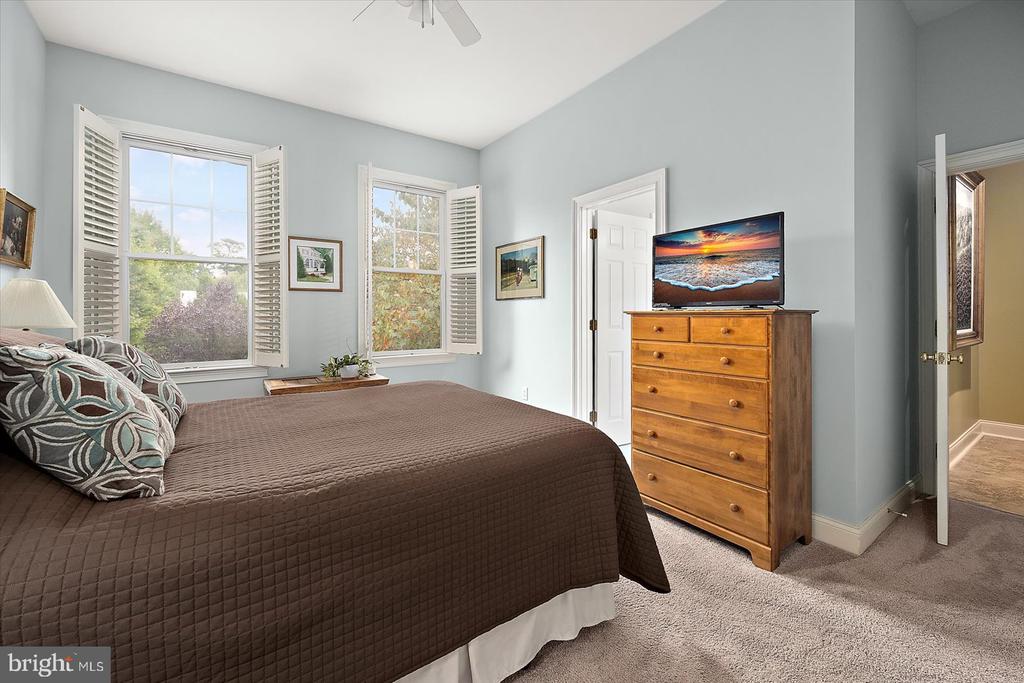 5 METZ WAY 19