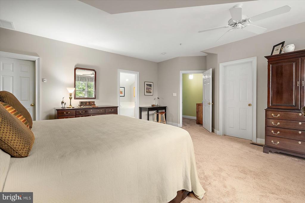5 METZ WAY 19