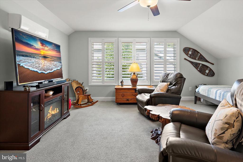 16125 ROCKPORT DRIVE